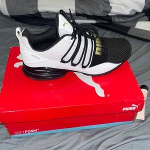 Black and white pumas size 8 brand new never worn asking $50